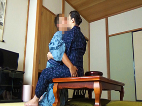 こっそりやらせてくれる仲居さんがいるという旅館に行ってきた総集編　8時間2枚組　サンプル画像04